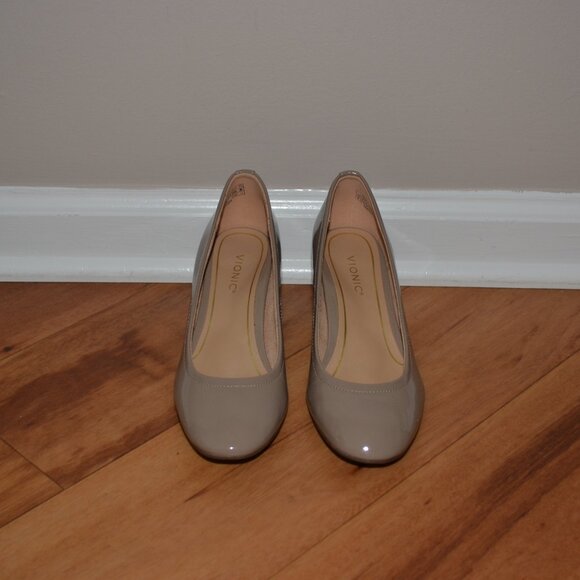 Vionic Women’s Carmel Patent Leather Chunky Comfort Round Toe Heel Taupe 6 wide - Picture 3 of 12